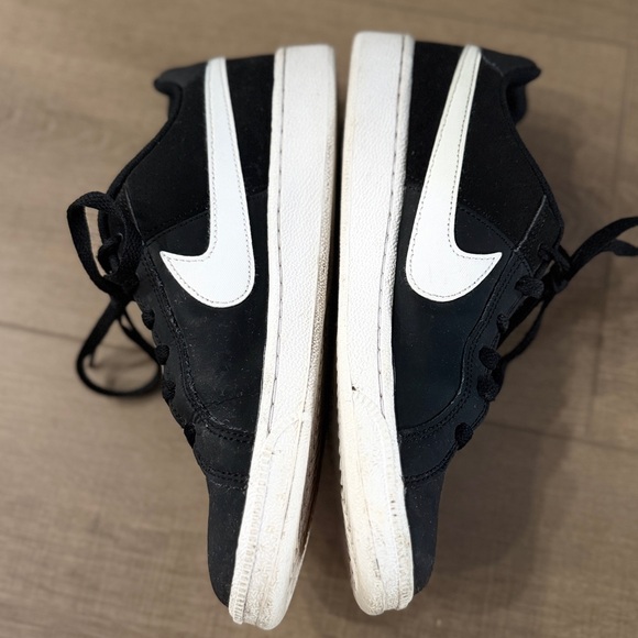 Nike Court Royale Black & White Shoes 8.5 Women’s Sneakers 749867010 - Picture 7 of 14